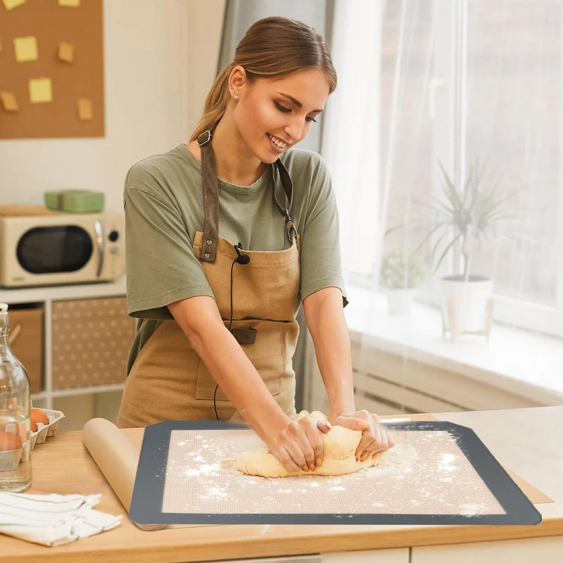 Backmatte aus Silikon Wiederverwendbare Backfolie .42x29.5 cm - 2er Set Antihaft Beschichtung, Wiederverwendbar, BPA Frei, Für Teig Ausrollen, Kekse, Brot, Pizza, Rutschfest und Hitzebeständig