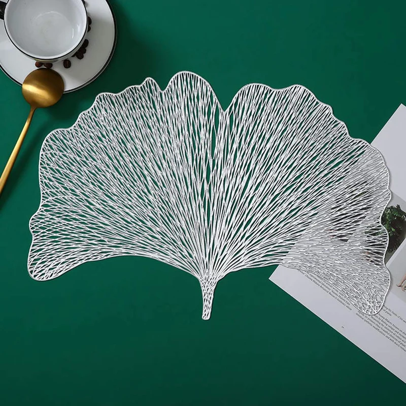 4er Pack Ginkgo Biloba Dekorative Tischsets PVC Tischsets Hohl Tisch Tischsets Hitzebeständig rutschfeste Tischsets Blatt Tischset für die Wohnküche (Silber)