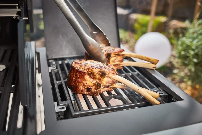 RÖSLE Grillzange 43cm mit patentiertem Verschlusssystem, Edelstahl 18/10, Silber