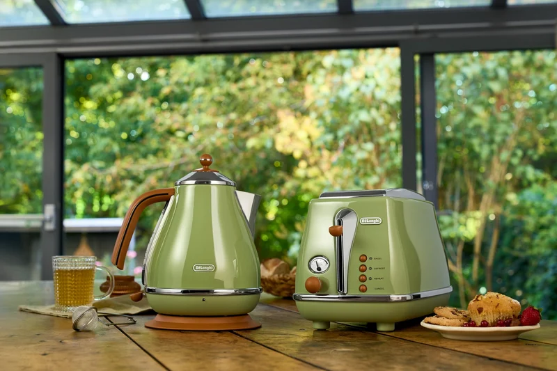 De'Longhi Wasserkocher Icona Vintage KBOV2001.GR - 1,7 l mit Wasserstandsanzeige und 360° Basis,Edelstahl in elegantem Retro Look mit Chrom-Details,‎2000 W,‎ ‎23.01 x 23.01 x 26.49 cm,Olive
