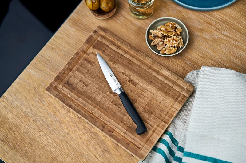 ZWILLING VIER STERNE Spick & Garniermesser 10 cm, Rostfreier Spezialstahl, Ergonomischer Griff, Made in Germany, Schwarz
