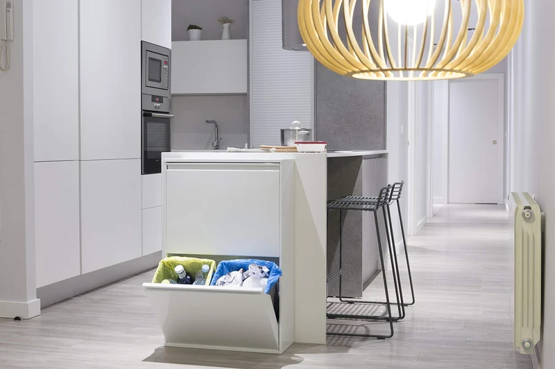 ARREGUI Basic CR601-B Mülltrennsystem aus Stahl | 4 Fächer Mülleimer für die Küche | 4 Fach Abfalleimer | 4x17L (68L) | Herausnehmbare Inneneimer mit Griff | Recycling Schrank für Mülltrennung | weiß