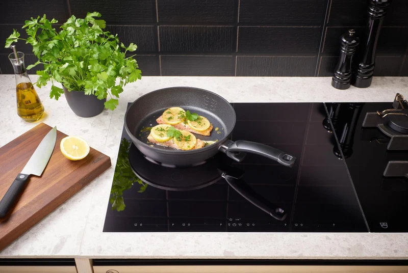 Fissler Adamant Comfort/Pfannen-Set 2-teilig (24 cm + 28 cm) – kratzfeste Aluminium-Bratpfannen mit Antihaft-Beschichtung, Made in Germany - Induktion