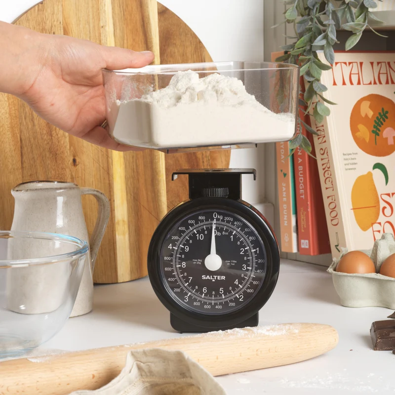 Salter Küchenwaage Analog 5kg, Mechanische Küchenwaage mit Schüssel, Waage Küchenwaage Retro Design, Spülmaschinenfeste Backwaage mit Zuwiegefunktion, Gut Lesbares Zifferblatt