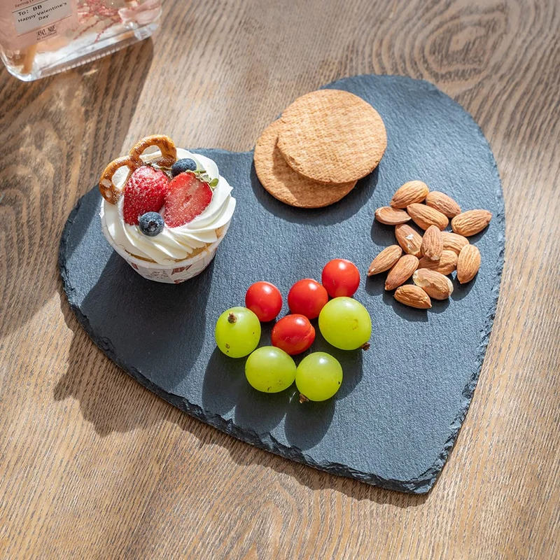 WLWNWFT Schieferplatten 20cm 2er Set, Servierplatten aus Schiefer, Schieferplatte Servierplatte Herz mit Kreidestift, Schieferherzen zum Servieren & Beschriften