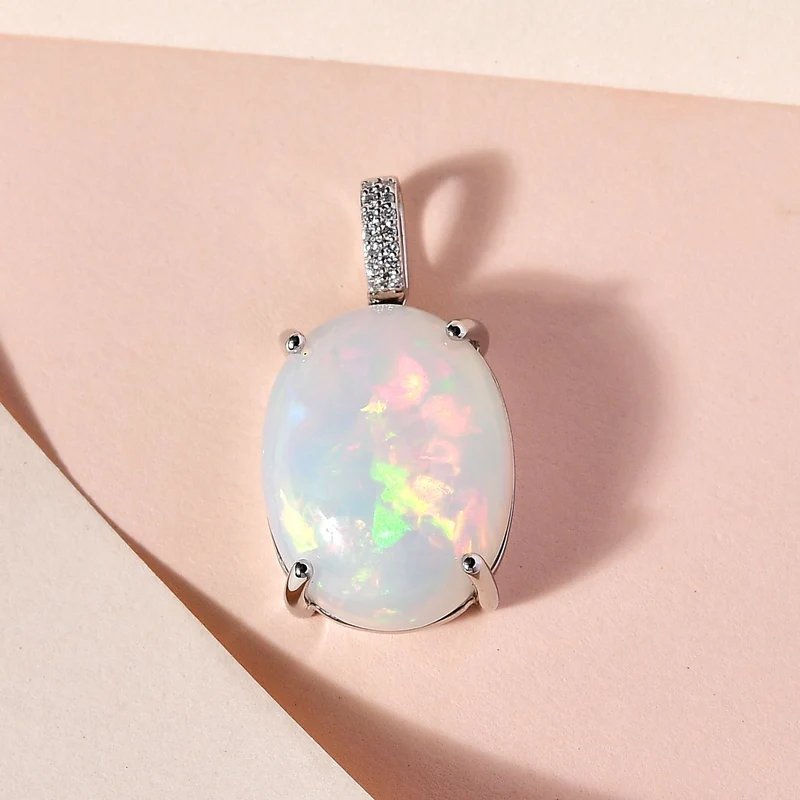 RHAPSODY AAAA Natürlicher, äthiopischer Welo Opal, Weißer Diamant Anhänger, 950 Platin, ca. 14.76 ct